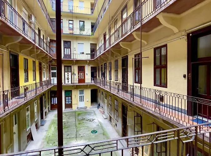 La Stella Di Budapeşte